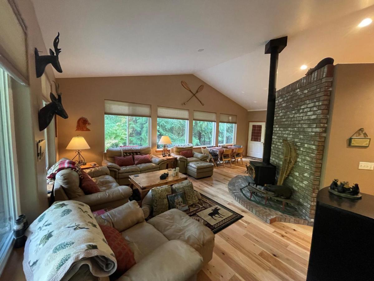 Cozy Riverfront Retreat Leavenworth Exterior photo